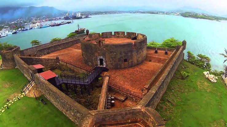 Fort San Felipe & Malecón Walk